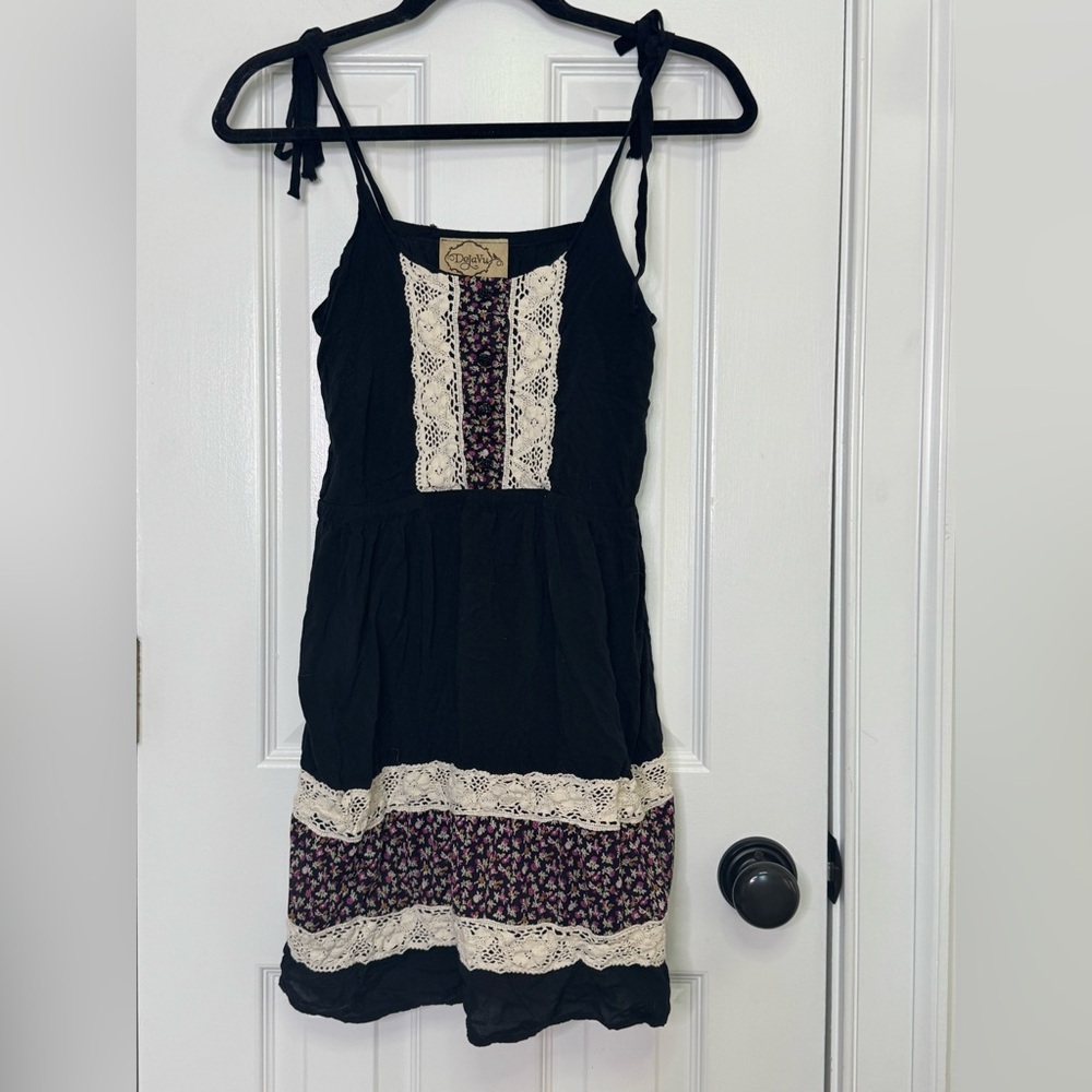 Dejavu Black Dress with Lace and Floral Accent - Picture 2 of 8